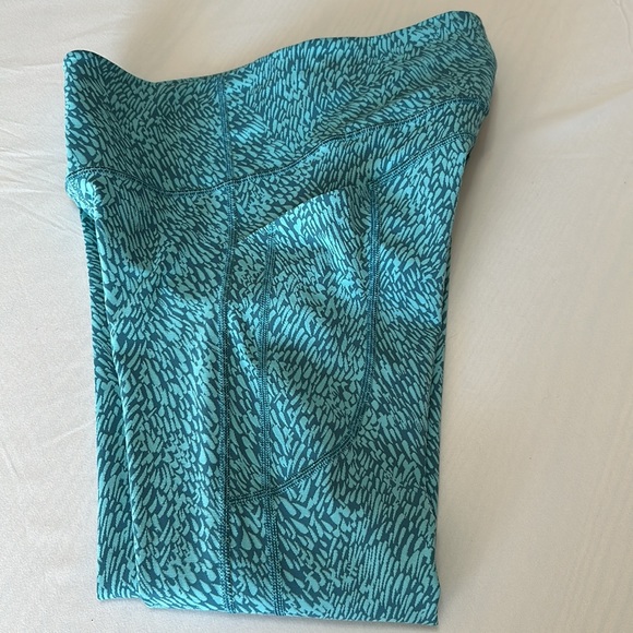 Athleta Ultimate Stash Textured 7/8 Tight Leggings Stash Pocket Size Medium - Picture 10 of 10